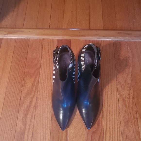 Boots - Picture 2 of 4